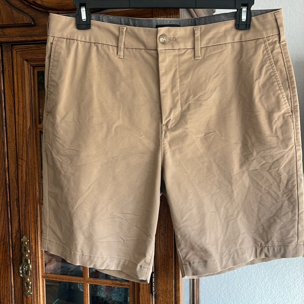 Men’s Express Slim Flat Front Shorts Khaki Size 36